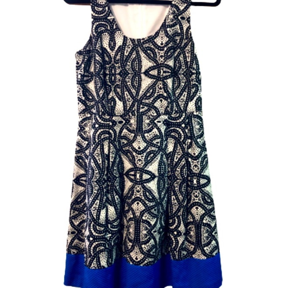 The Limited sleeveless black printed fit & flare dress Size 6